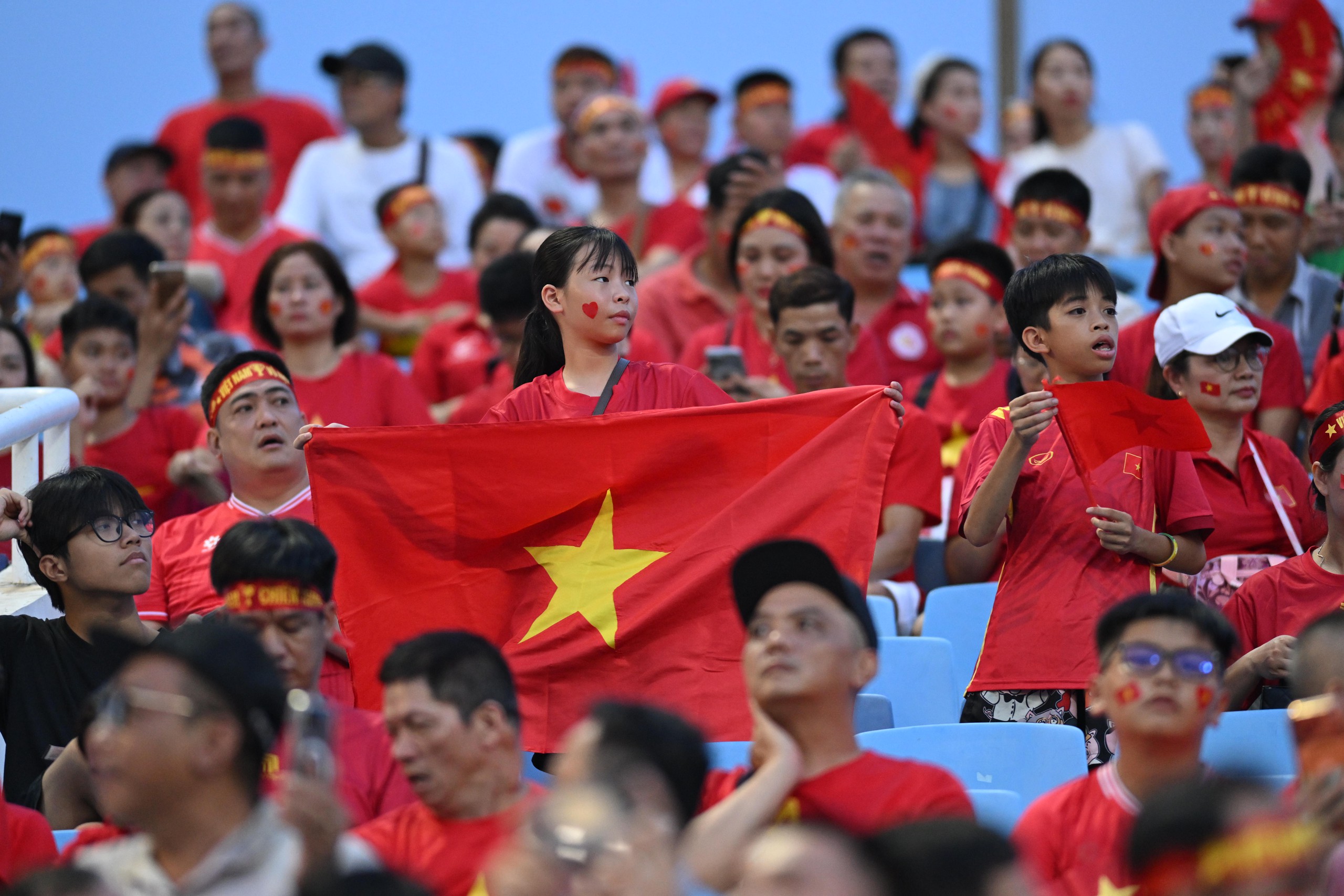 Gallery - Đánh bại Thái Lan, Đội tuyển Việt Nam lần đầu tiên 2 lần liên tiếp vô địch ASEAN Cup - image 19