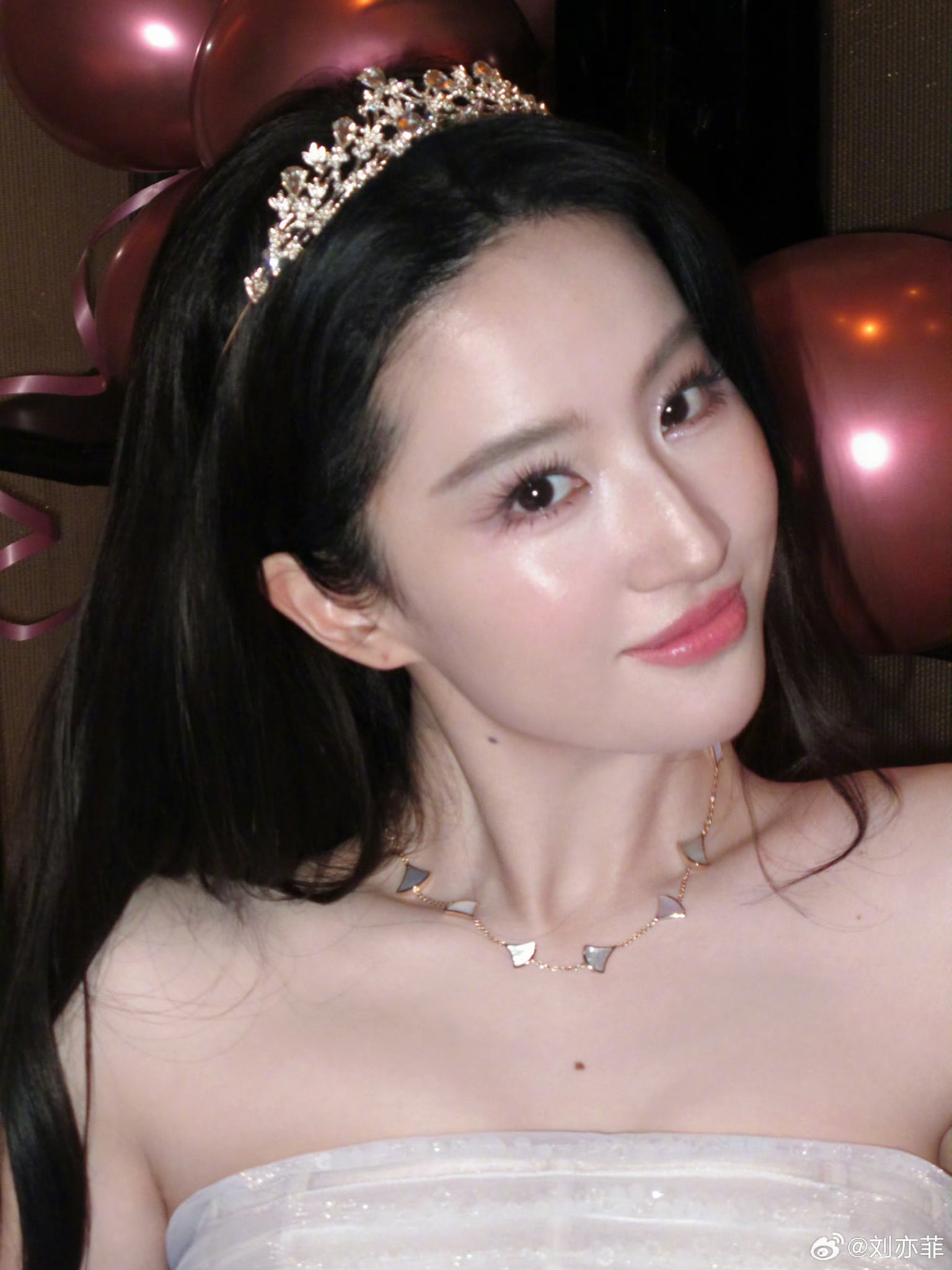 Lưu Diệc Phi đ&oacute;n sinh nhật tuổi 39, visual "chấn động" kh&ocirc;ng kh&aacute;c g&igrave; 19- Ảnh 3.