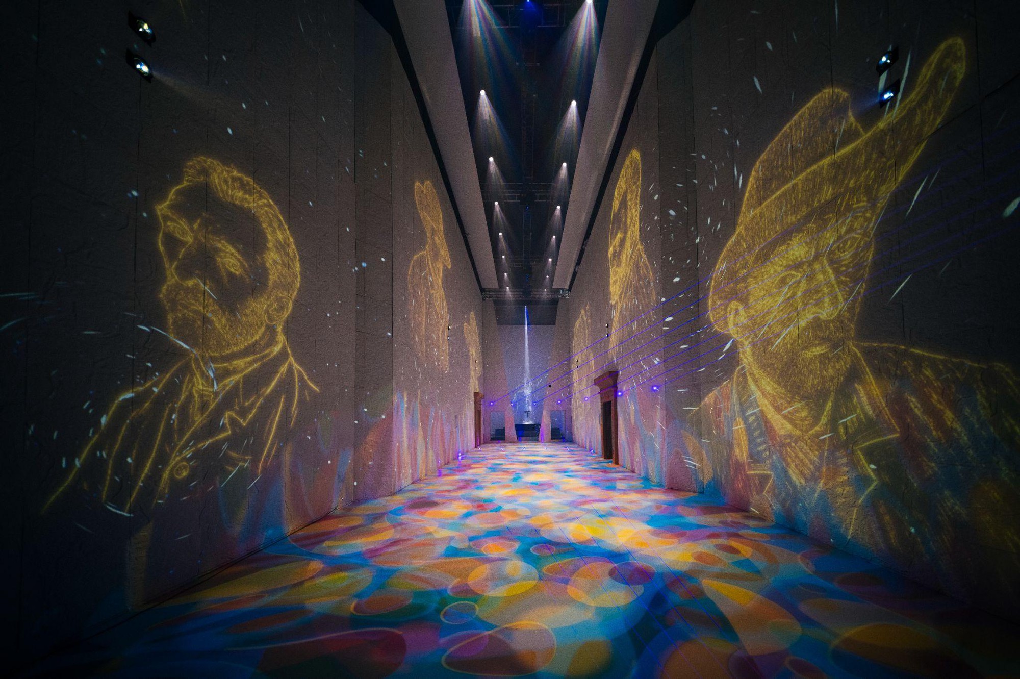 Cả Hà Nội đi “xuyên không” ở Van Gogh Timeless, bạn đã kịp đặt vé trải nghiệm cho 2/9 này chưa? - Ảnh 1.
