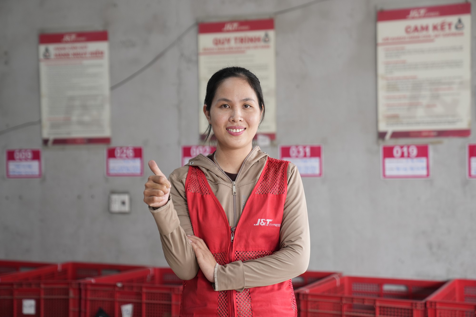 Đơn h&agrave;ng online - Từ một c&uacute; chạm tr&ecirc;n điện thoại đến những cung đường ngo&agrave;i đời thực - Ảnh 2.