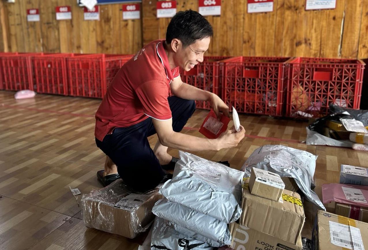 Đơn h&agrave;ng online - Từ một c&uacute; chạm tr&ecirc;n điện thoại đến những cung đường ngo&agrave;i đời thực - Ảnh 3.