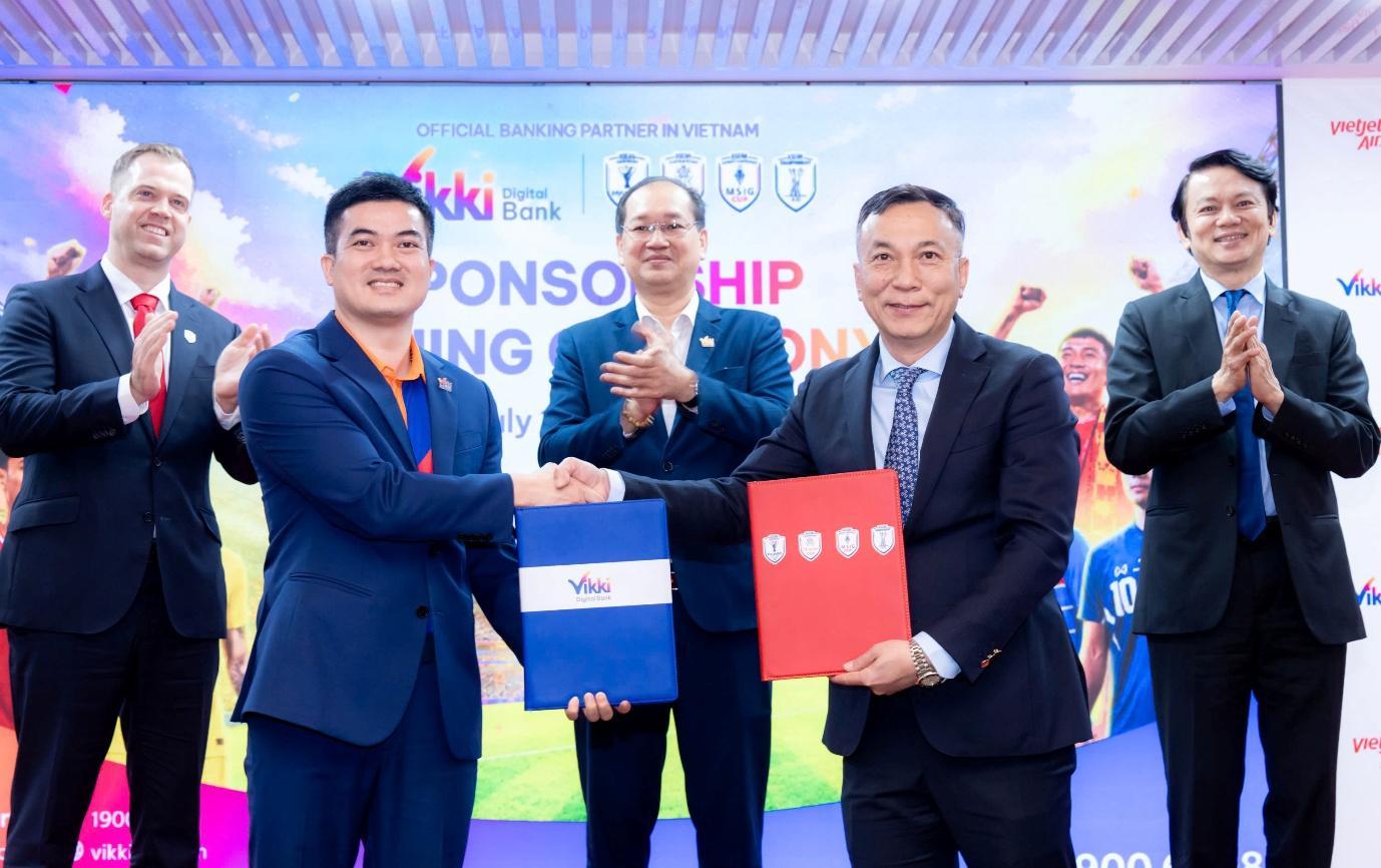 Hai &ldquo;Madam&rdquo; v&agrave; mối duy&ecirc;n với b&oacute;ng đ&aacute; Việt Nam - Th&aacute;i Lan - Ảnh 3.