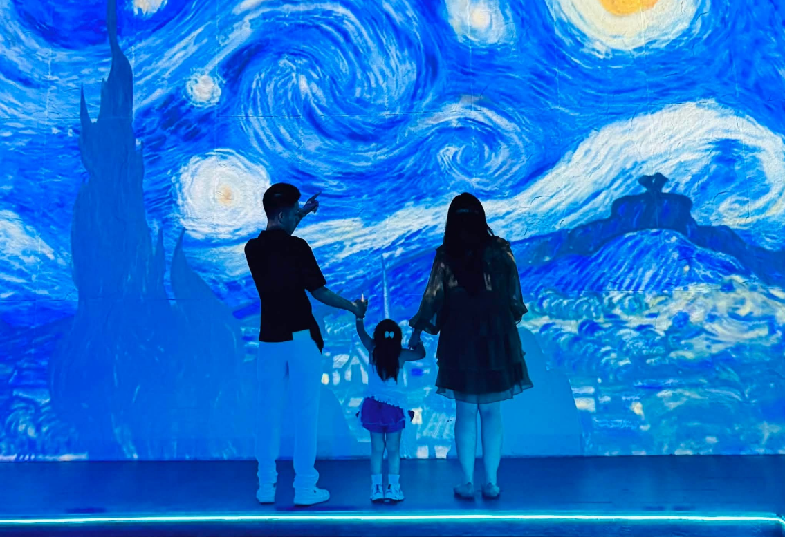 Cả Hà Nội đi “xuyên không” ở Van Gogh Timeless, bạn đã kịp đặt vé trải nghiệm cho 2/9 này chưa? - Ảnh 4.