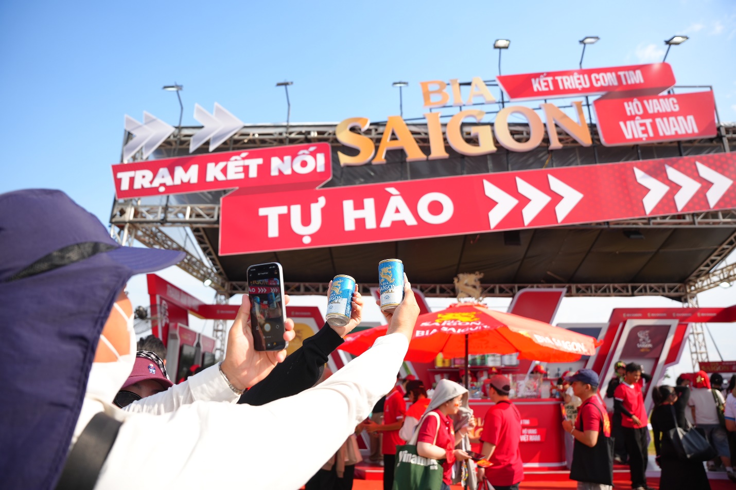C&ugrave;ng Bia Saigon kết triệu con tim: Nơi niềm tự h&agrave;o Việt Nam b&ugrave;ng ch&aacute;y trong từng khoảnh khắc - Ảnh 4.