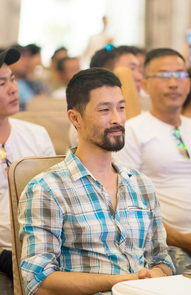 Johny Trí Nguyễn ở tuổi 52: Bản lĩnh cao nhất của đàn ông là không còn cần ai công nhận mình - Ảnh 1.