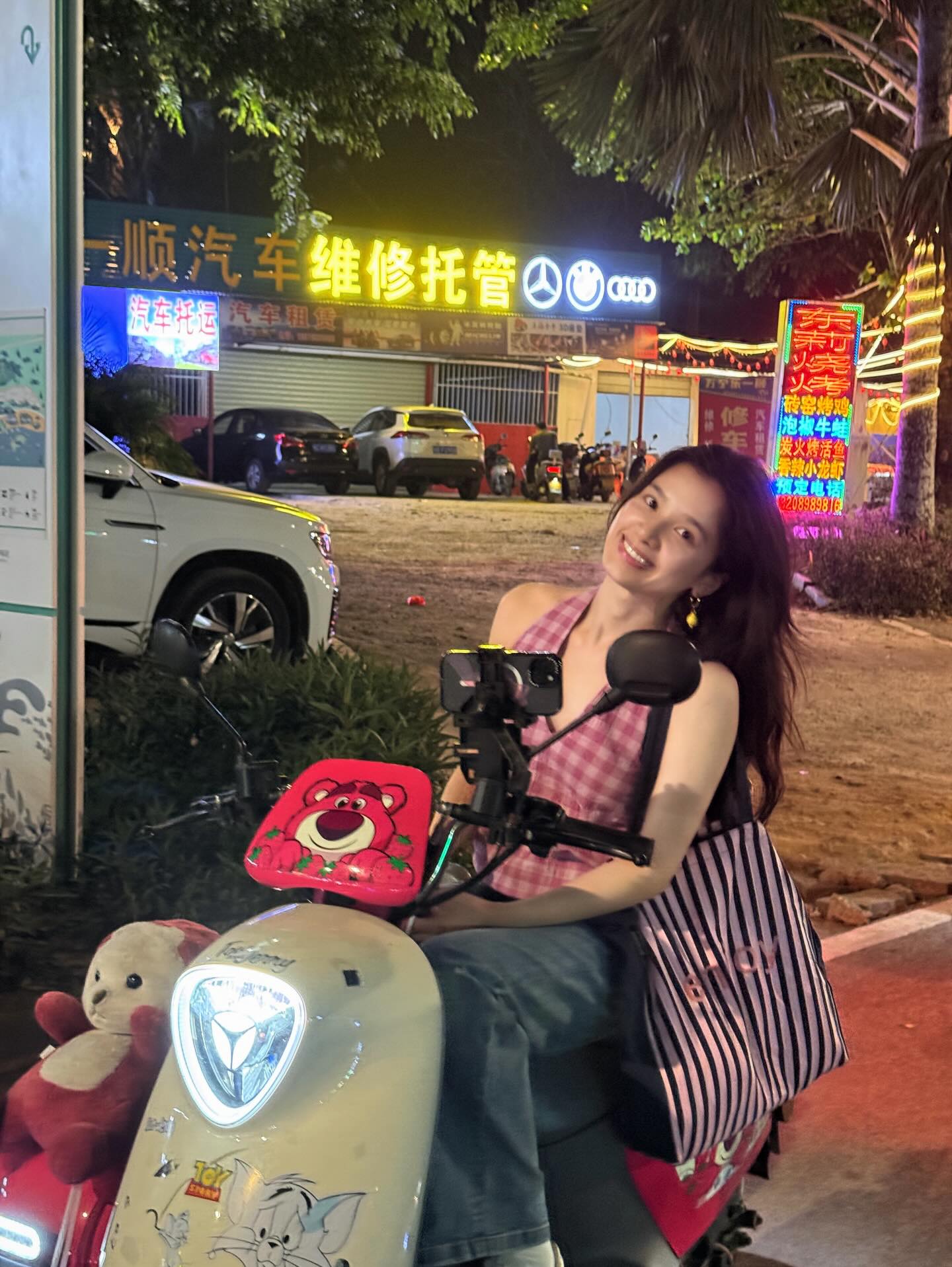 C&ocirc;ng ch&uacute;a showbiz hết h&agrave;o nho&aacute;ng- Ảnh 12.
