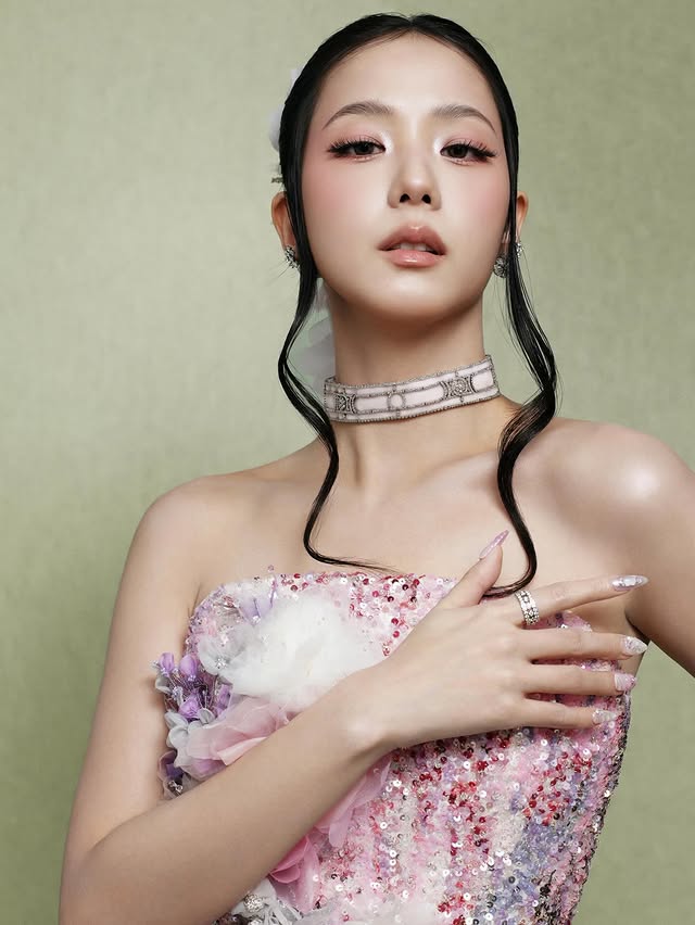 2 bức ảnh selfie trước gương "b&oacute;c trần" tuổi t&aacute;c của Jisoo (BLACKPINK) - Ảnh 10.