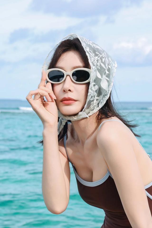 Tần Lam tuổi U50 vẫn giữ eo 58 cm nhờ nguy&ecirc;n tắc kh&ocirc;ng &eacute;p c&acirc;n, kh&ocirc;ng bỏ tập- Ảnh 2.