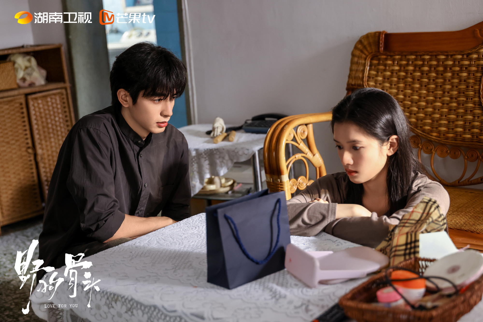 Top 5 si&ecirc;u phẩm "vừa xem vừa loạn" nhưng rần rần c&otilde;i mạng m&ugrave;a h&egrave; n&agrave;y: Rốt cuộc c&oacute; g&igrave; m&agrave; cuốn đến thế?- Ảnh 1.