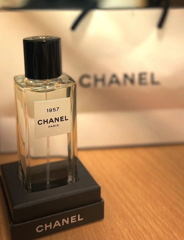 C&otilde;i mạng rần rần truy l&ugrave;ng chai "nước hoa chi&ecirc;u t&agrave;i" mang t&ecirc;n 1957: Chanel kh&ocirc;ng tốn một đồng quảng c&aacute;o, doanh số vẫn tăng 8%- Ảnh 1.
