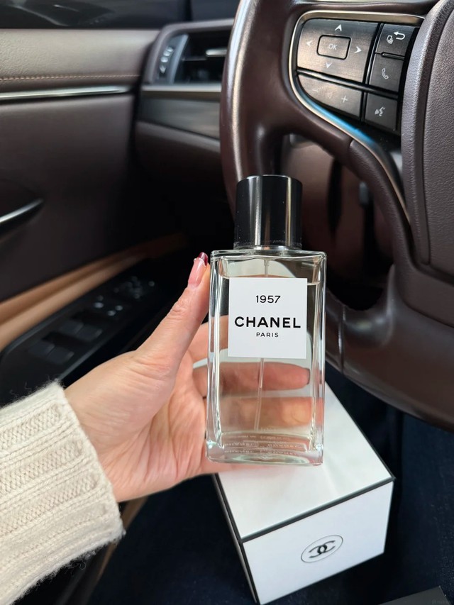 C&otilde;i mạng rần rần truy l&ugrave;ng chai "nước hoa chi&ecirc;u t&agrave;i" mang t&ecirc;n 1957: Chanel kh&ocirc;ng tốn một đồng quảng c&aacute;o, doanh số vẫn tăng 8%- Ảnh 2.