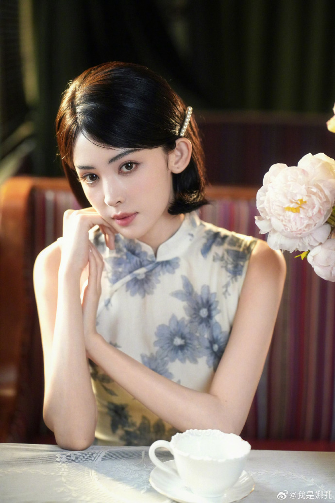 Nữ thần sườn xám đang viral khắp Trung Quốc: Đường cong chữ S khét thật sự, đẹp từ trong xương tủy- Ảnh 6.