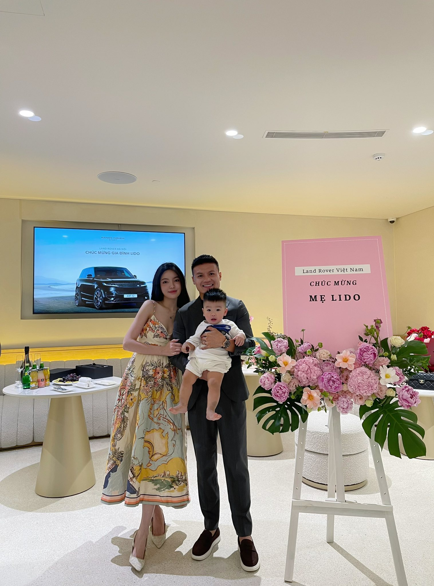 Nhất Chu Thanh Huyền: Được Quang Hải tặng Range Rover 8 tỷ, nh&igrave;n khối BĐS lại c&agrave;ng ho&agrave;nh tr&aacute;ng hơn - Ảnh 2.