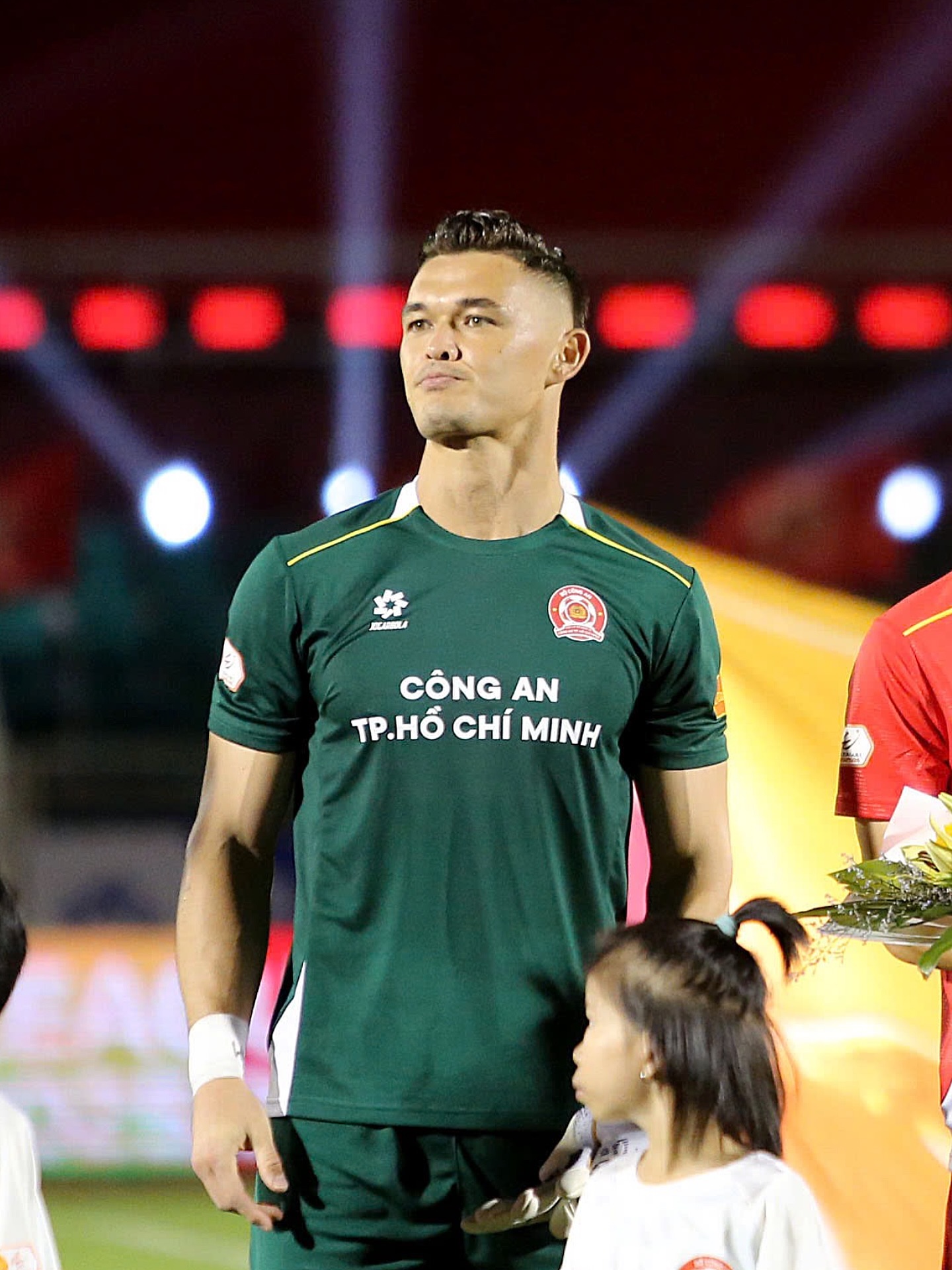 L&ecirc; Giang Patrik: Người g&aacute;c đền mang lời hứa của cha đi hết nửa v&ograve;ng tr&aacute;i đất - Ảnh 4.