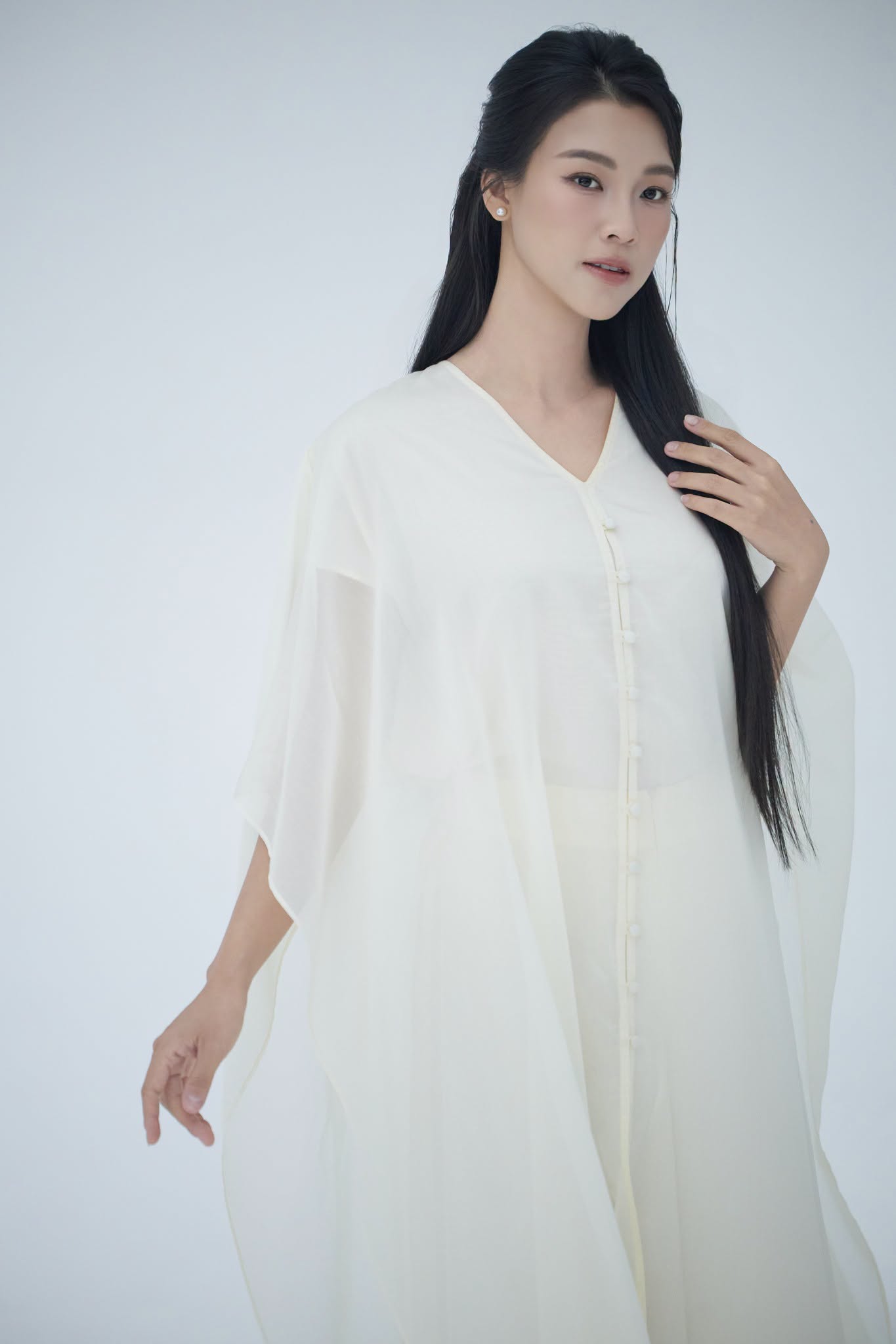 &Aacute; hậu Việt l&agrave;m mẹ đơn th&acirc;n: Sinh con kh&ocirc;ng c&oacute; chồng b&ecirc;n cạnh, nay vướng tin hẹn h&ograve; cầu thủ điển trai- Ảnh 3.