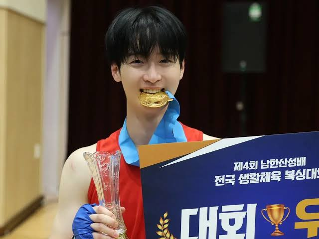 Đời như phim của sinh vi&ecirc;n kinh tế bắt cướp rồi th&agrave;nh diễn vi&ecirc;n, ẵm th&ecirc;m giải boxing, lấy vợ xinh ng&uacute;t ng&agrave;n- Ảnh 7.