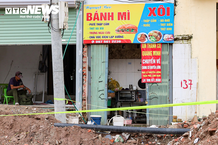 Loạt nh&agrave; si&ecirc;u mỏng mọc l&ecirc;n tr&ecirc;n tuyến đường vừa giải ph&oacute;ng mặt bằng ở H&agrave; Nội- Ảnh 10.