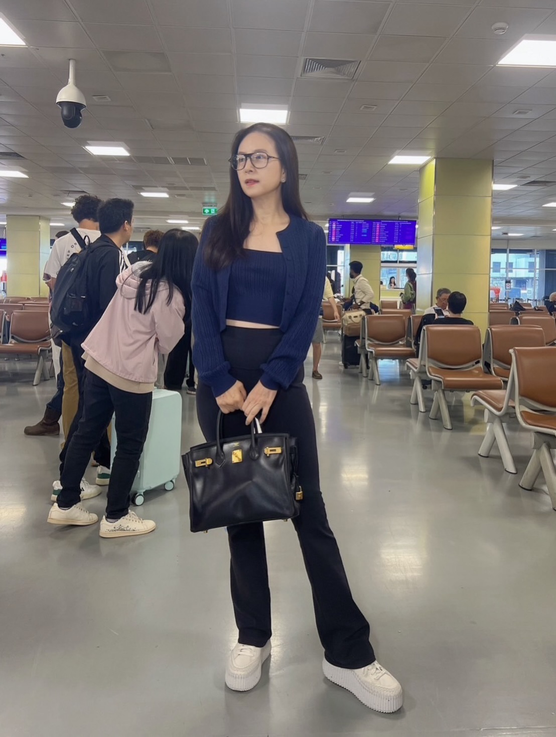 Trượt cup rồi, nữ tỷ ph&uacute; b&oacute;ng đ&aacute; lại về b&aacute;n Herm&egrave;s cho cả Th&aacute;i Lan th&ocirc;i!- Ảnh 2.