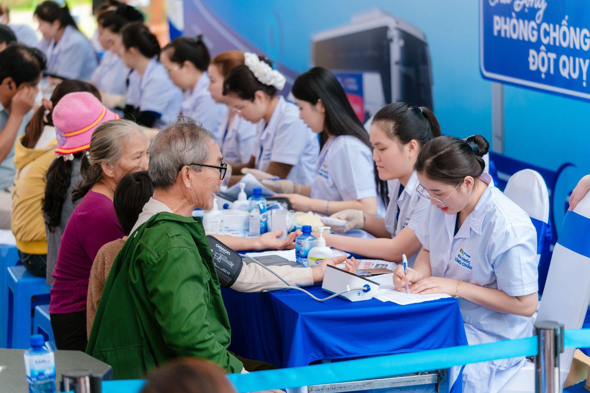 Hệ thống nh&agrave; thuốc v&agrave; trung t&acirc;m ti&ecirc;m chủng g&oacute;p sức &ldquo;giải b&agrave;i to&aacute;n&rdquo; dự ph&ograve;ng, quản l&yacute; đột quỵ tại cộng đồng - Ảnh 4.