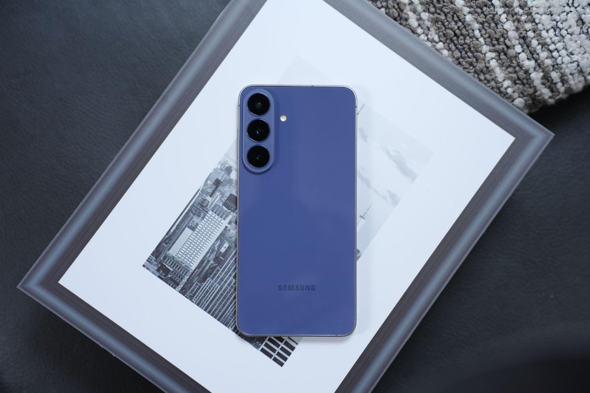 Từ nụ hôn đầu đến lần cột mốc thăng tiến sự nghiệp, Galaxy S26 FE tái hiện sống động khoảnh khắc Epic của người dùng - Ảnh 5.