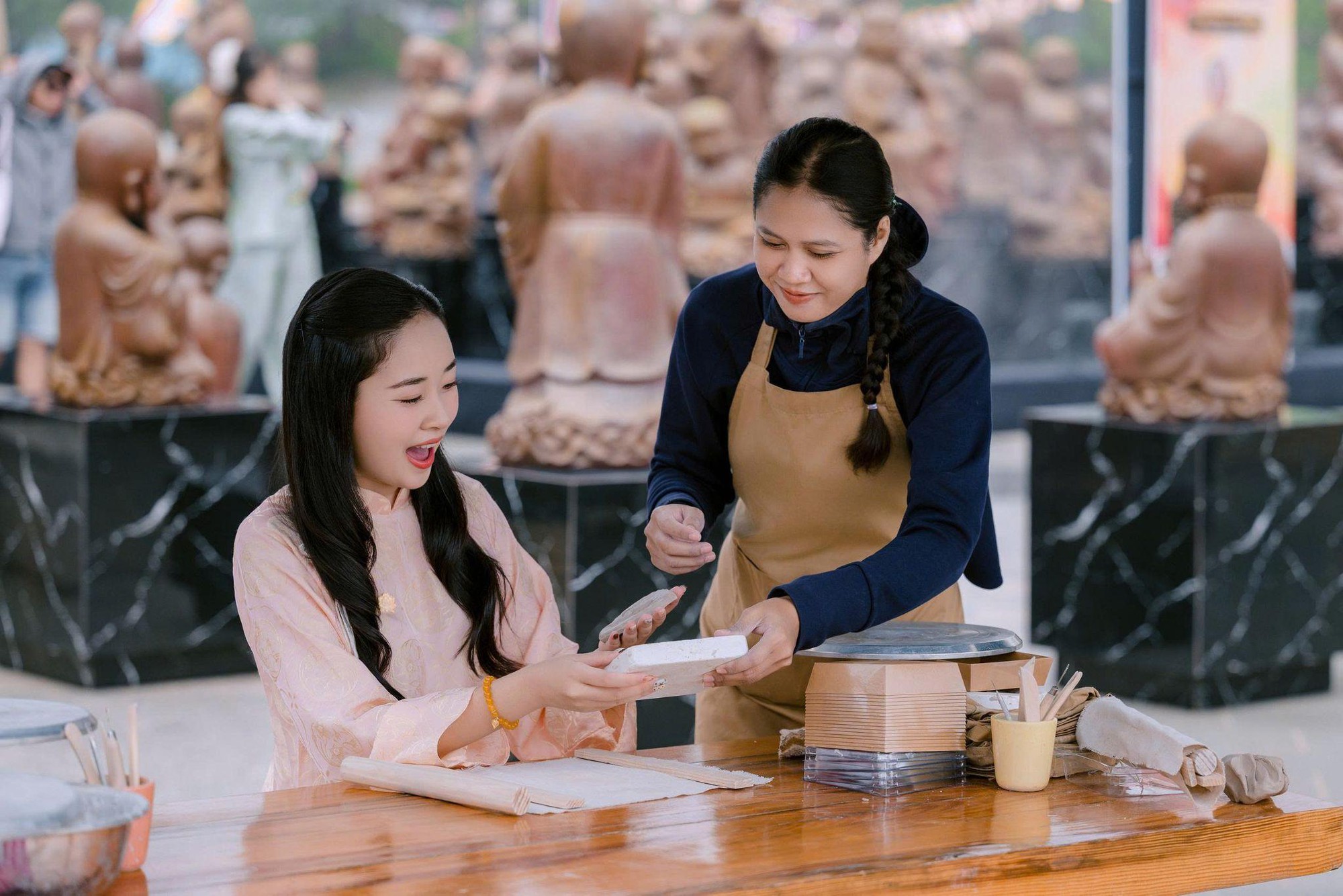 “Đã mắt” ngắm các kiệt tác trong triển lãm gốm tâm linh có quy mô lớn nhất Việt Nam tại núi Bà Đen - Ảnh 7.