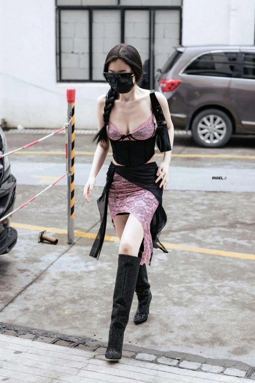 Ngu Thư H&acirc;n hở hang thế n&agrave;y khi đi l&agrave;m c&oacute; ổn kh&ocirc;ng?- Ảnh 9.