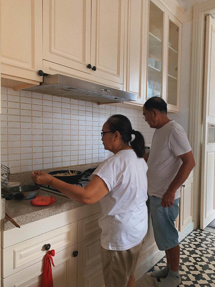 Căn nh&agrave; của bố mẹ ruột Tăng Thanh H&agrave;  - Ảnh 6.
