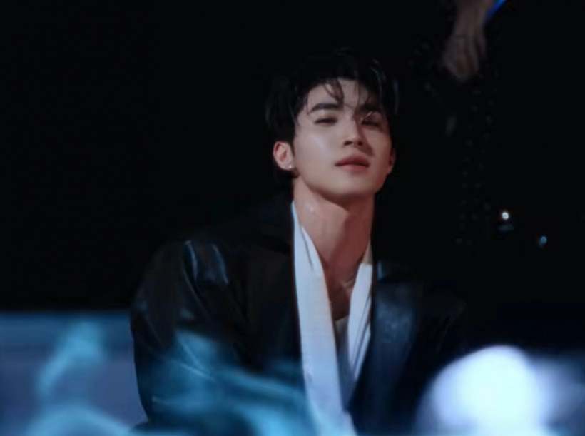 Lisa (BLACKPINK) đang đắm ch&igrave;m trong mối t&igrave;nh ngọt ng&agrave;o với "hồng h&agrave;i nhi" Blue Pongtiwat k&eacute;m 3 tuổi- Ảnh 9.
