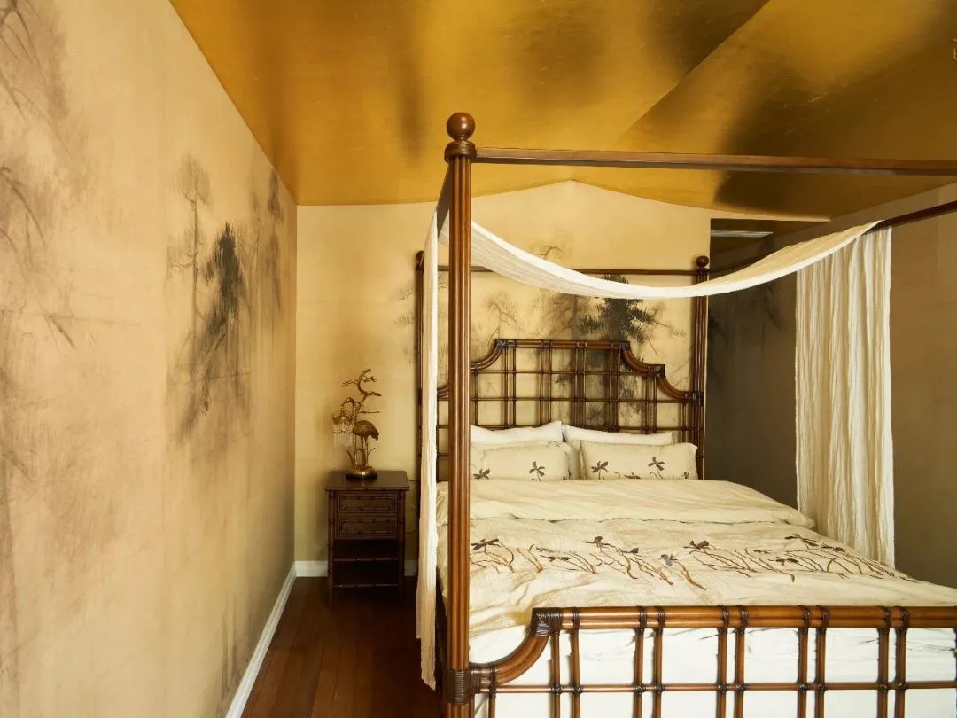 Căn hộ 188m&sup2; giữa trung t&acirc;m th&agrave;nh phố g&acirc;y ch&uacute; &yacute; v&igrave; trần ph&ograve;ng ngủ d&aacute;t v&agrave;ng: Mỗi căn ph&ograve;ng l&agrave; một &ldquo;m&ugrave;a&rdquo; kh&aacute;c nhau- Ảnh 9.