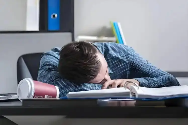Dấu hiệu nguy hiểm nhất của bệnh tiểu đường không phải là khát nước, mà là sự xuất hiện thường xuyên của 10 bất thường này- Ảnh 3.