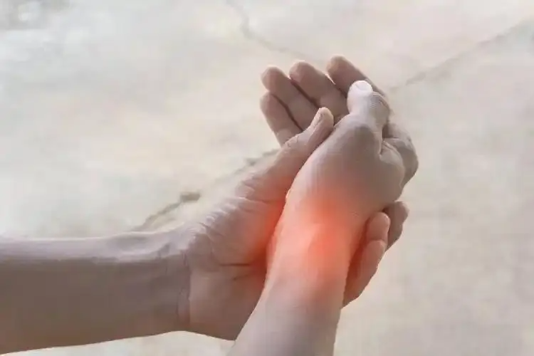 Dấu hiệu nguy hiểm nhất của bệnh tiểu đường không phải là khát nước, mà là sự xuất hiện thường xuyên của 10 bất thường này- Ảnh 4.