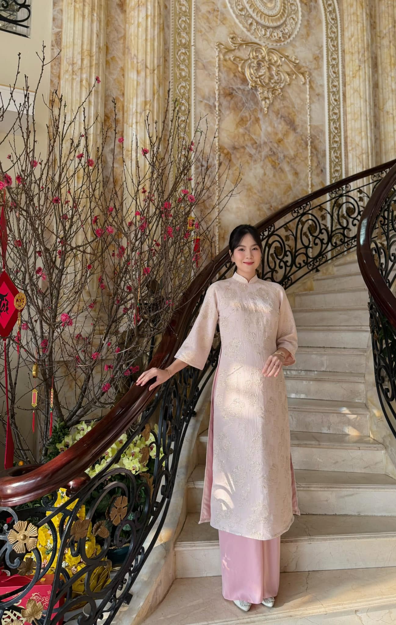 Nữ MC "lỡ 1 lần đò" được thiếu gia Bắc Ninh si mê, rước về làm vợ sống trong biệt thự to như lâu đài- Ảnh 6.