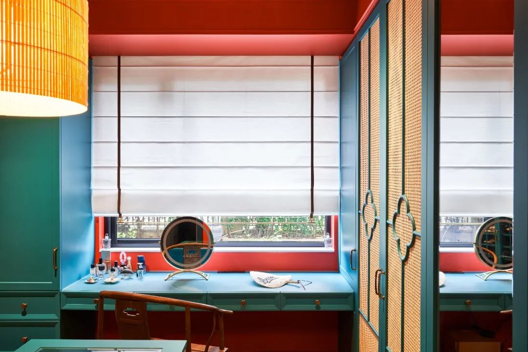 Căn hộ 188m&sup2; giữa trung t&acirc;m th&agrave;nh phố g&acirc;y ch&uacute; &yacute; v&igrave; trần ph&ograve;ng ngủ d&aacute;t v&agrave;ng: Mỗi căn ph&ograve;ng l&agrave; một &ldquo;m&ugrave;a&rdquo; kh&aacute;c nhau- Ảnh 7.