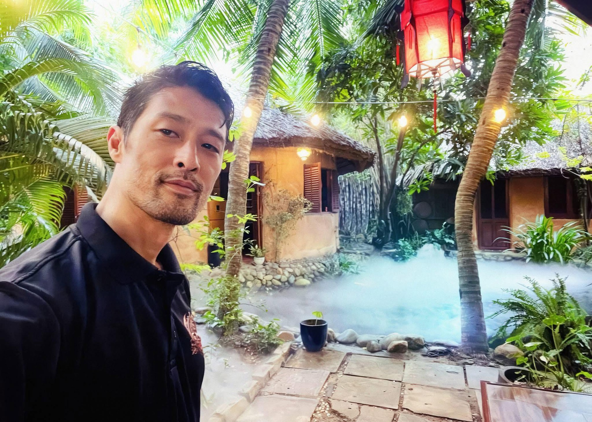 Căn nh&agrave; l&aacute; của Johnny Tr&iacute; Nguyễn- Ảnh 4.