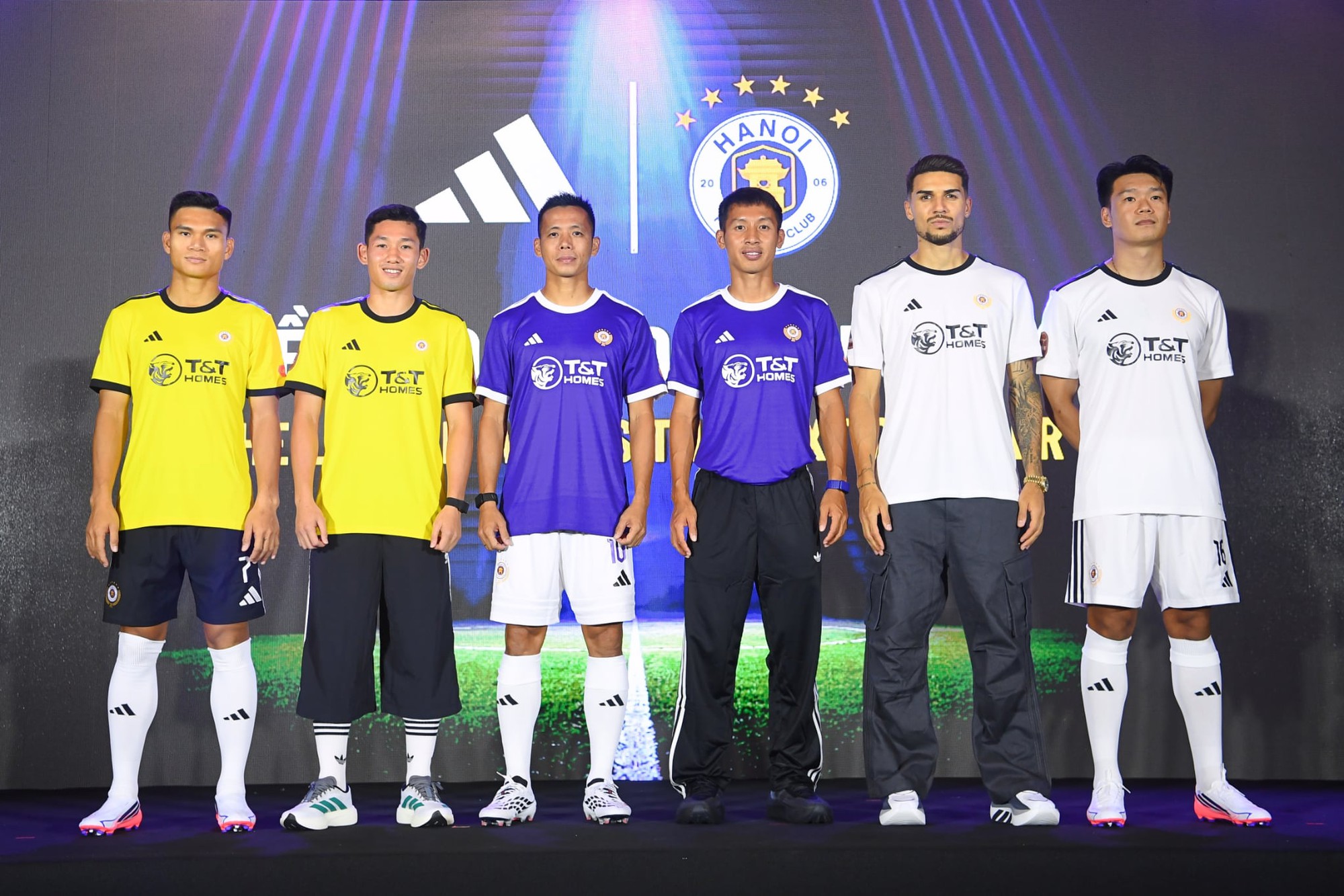 Cú bắt tay lịch sử của Hà Nội FC và adidas- Ảnh 1.