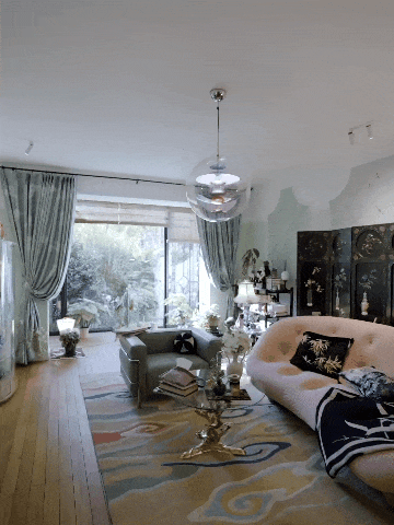 Căn hộ 188m&sup2; giữa trung t&acirc;m th&agrave;nh phố g&acirc;y ch&uacute; &yacute; v&igrave; trần ph&ograve;ng ngủ d&aacute;t v&agrave;ng: Mỗi căn ph&ograve;ng l&agrave; một &ldquo;m&ugrave;a&rdquo; kh&aacute;c nhau- Ảnh 5.