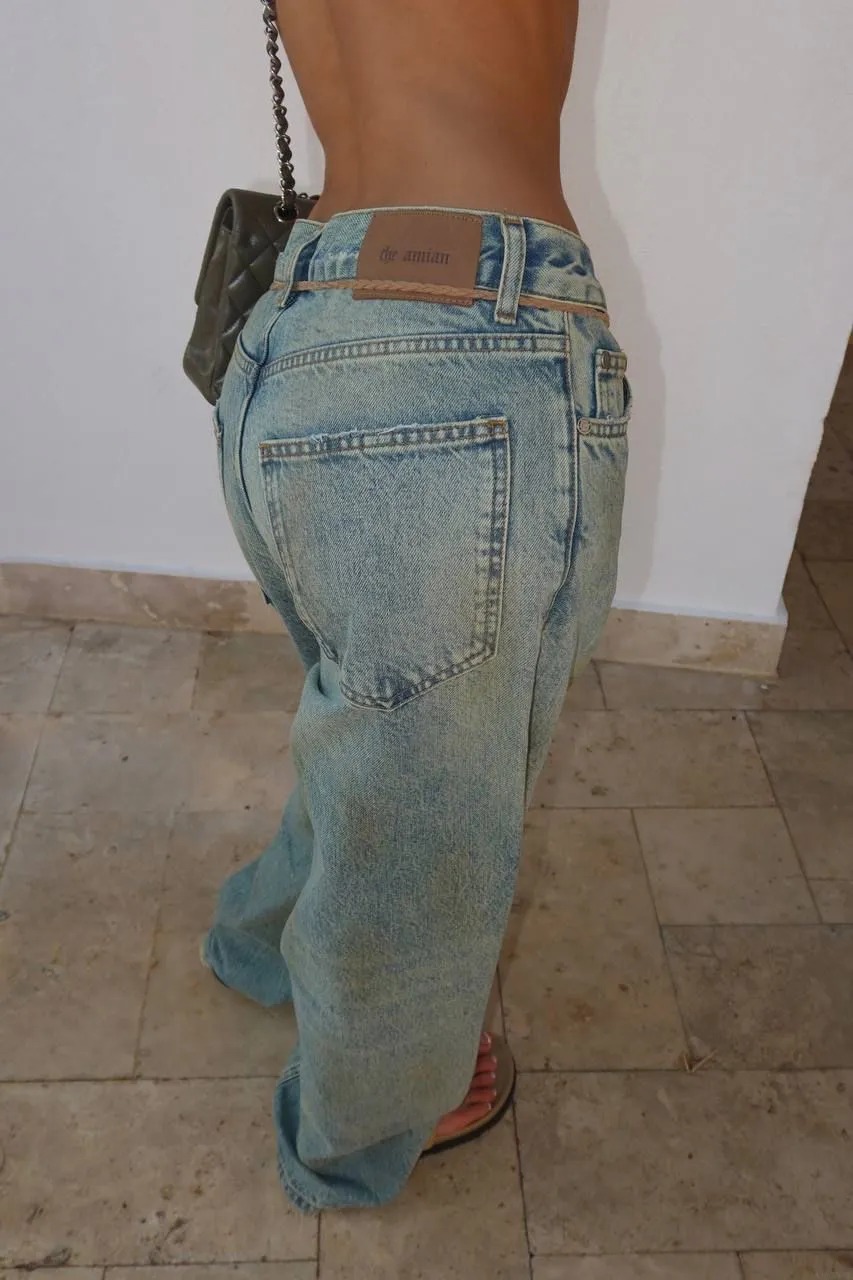 Quần jeans ống rộng l&agrave; m&oacute;n đồ đ&aacute;ng đầu tư nhất m&ugrave;a h&egrave;: Che ch&acirc;n, t&ocirc;n d&aacute;ng v&agrave; phối g&igrave; cũng đẹp - Ảnh 8.