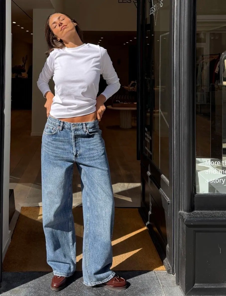 Quần jeans ống rộng l&agrave; m&oacute;n đồ đ&aacute;ng đầu tư nhất m&ugrave;a h&egrave;: Che ch&acirc;n, t&ocirc;n d&aacute;ng v&agrave; phối g&igrave; cũng đẹp - Ảnh 6.