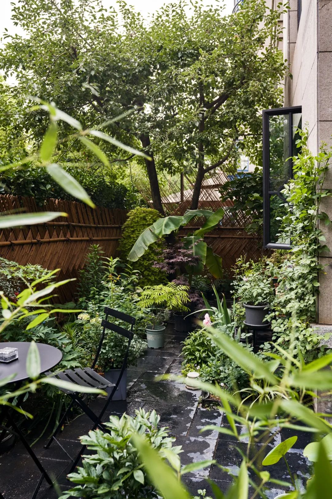 Căn hộ 188m&sup2; giữa trung t&acirc;m th&agrave;nh phố g&acirc;y ch&uacute; &yacute; v&igrave; trần ph&ograve;ng ngủ d&aacute;t v&agrave;ng: Mỗi căn ph&ograve;ng l&agrave; một &ldquo;m&ugrave;a&rdquo; kh&aacute;c nhau- Ảnh 19.
