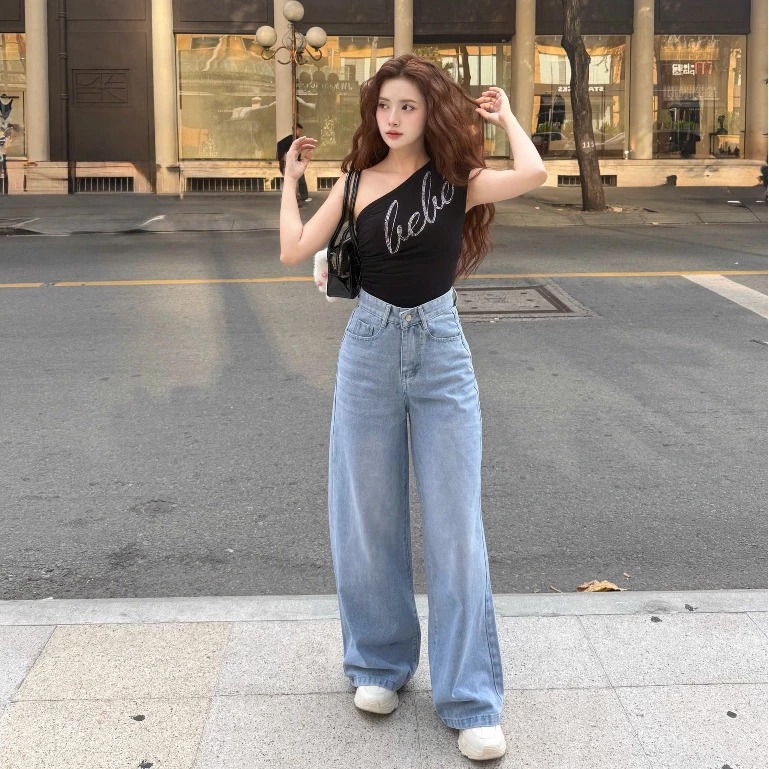Quần jeans ống rộng l&agrave; m&oacute;n đồ đ&aacute;ng đầu tư nhất m&ugrave;a h&egrave;: Che ch&acirc;n, t&ocirc;n d&aacute;ng v&agrave; phối g&igrave; cũng đẹp - Ảnh 12.