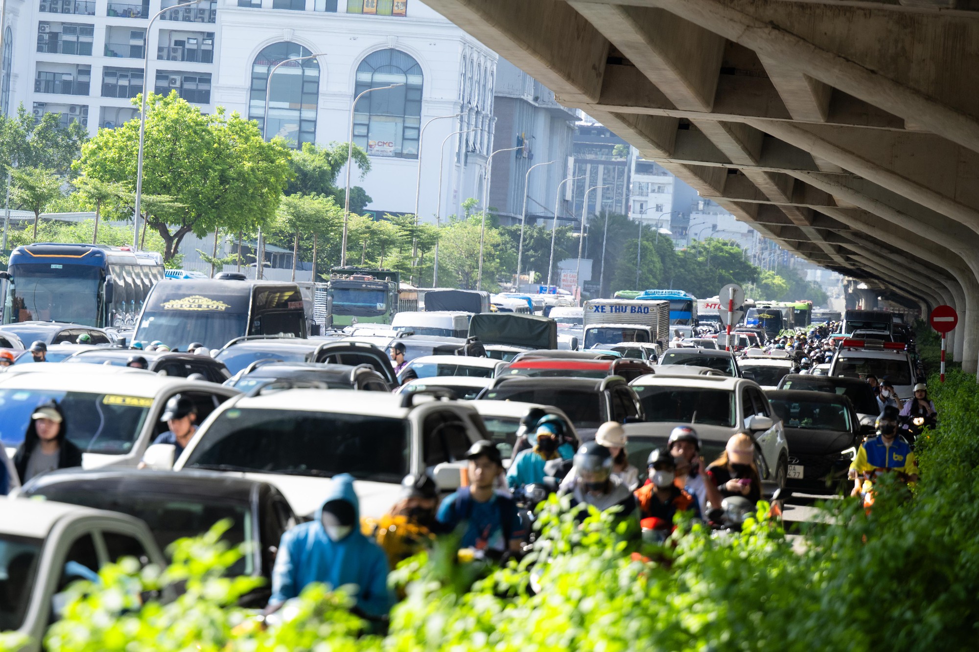 5 ng&agrave;y nghỉ lễ bắt đầu từ mai: Đường phố H&agrave; Nội v&agrave; TPHCM l&uacute;c n&agrave;y! - Ảnh 24.