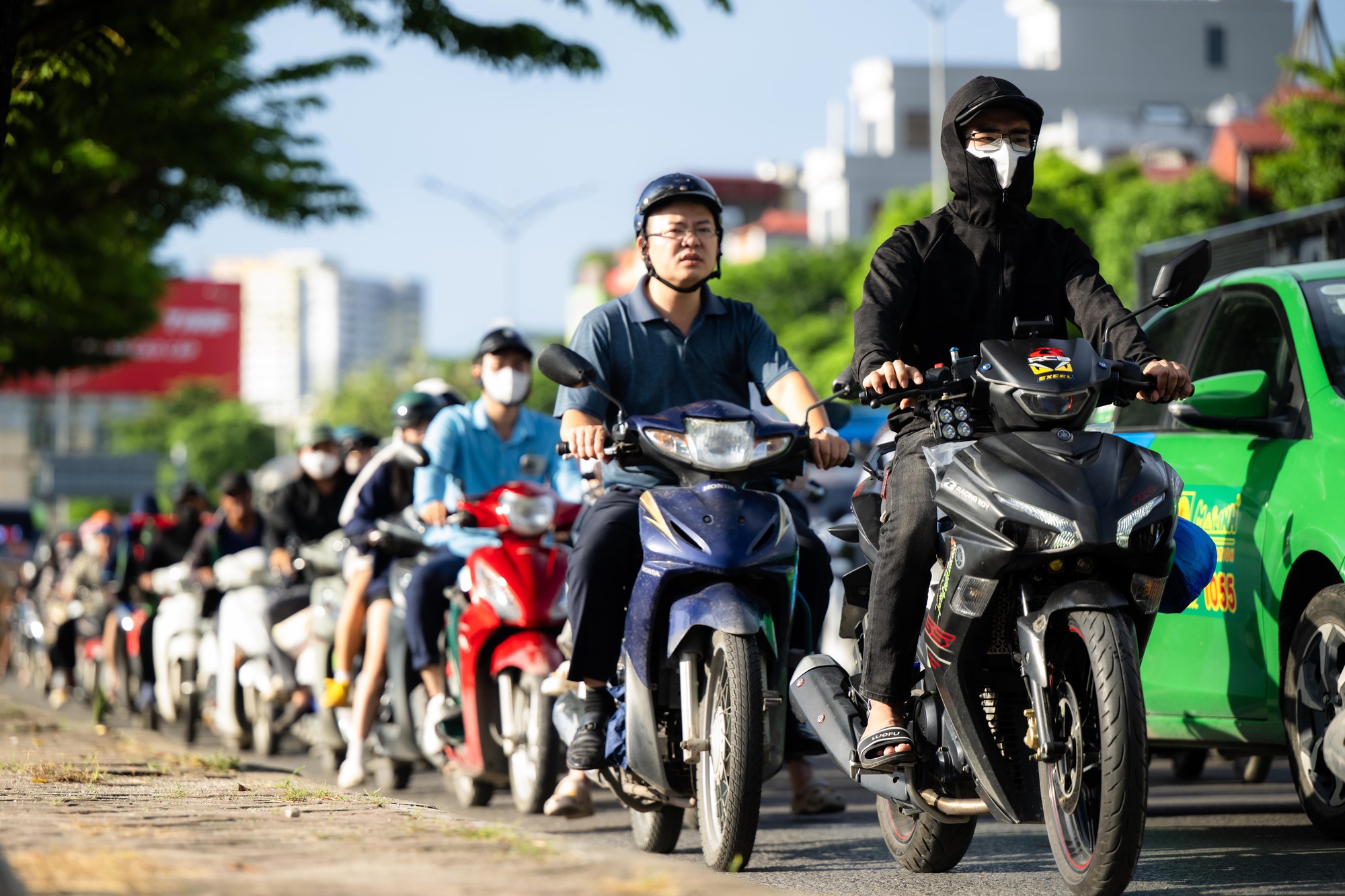 5 ng&agrave;y nghỉ lễ bắt đầu từ mai: Đường phố H&agrave; Nội v&agrave; TPHCM l&uacute;c n&agrave;y! - Ảnh 23.
