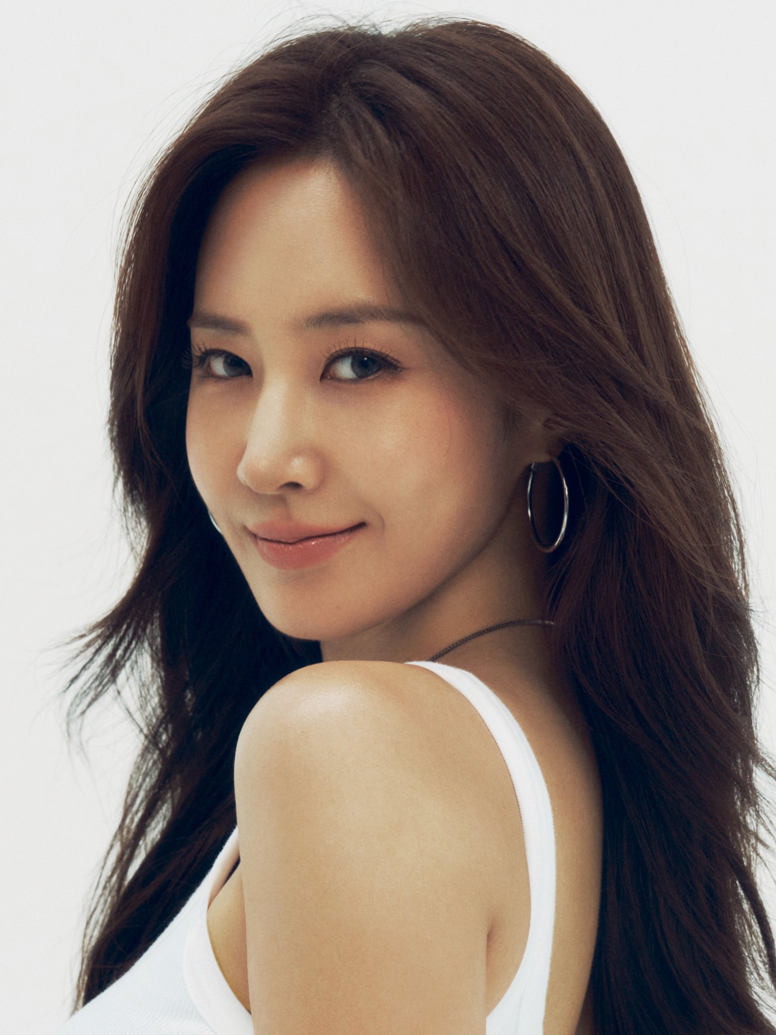 Diện mạo g&acirc;y sốc của "ngọc trai đen" mỹ miều h&agrave;ng đầu showbiz, kh&ocirc;ng biết gi&agrave; đi l&agrave; g&igrave;- Ảnh 1.