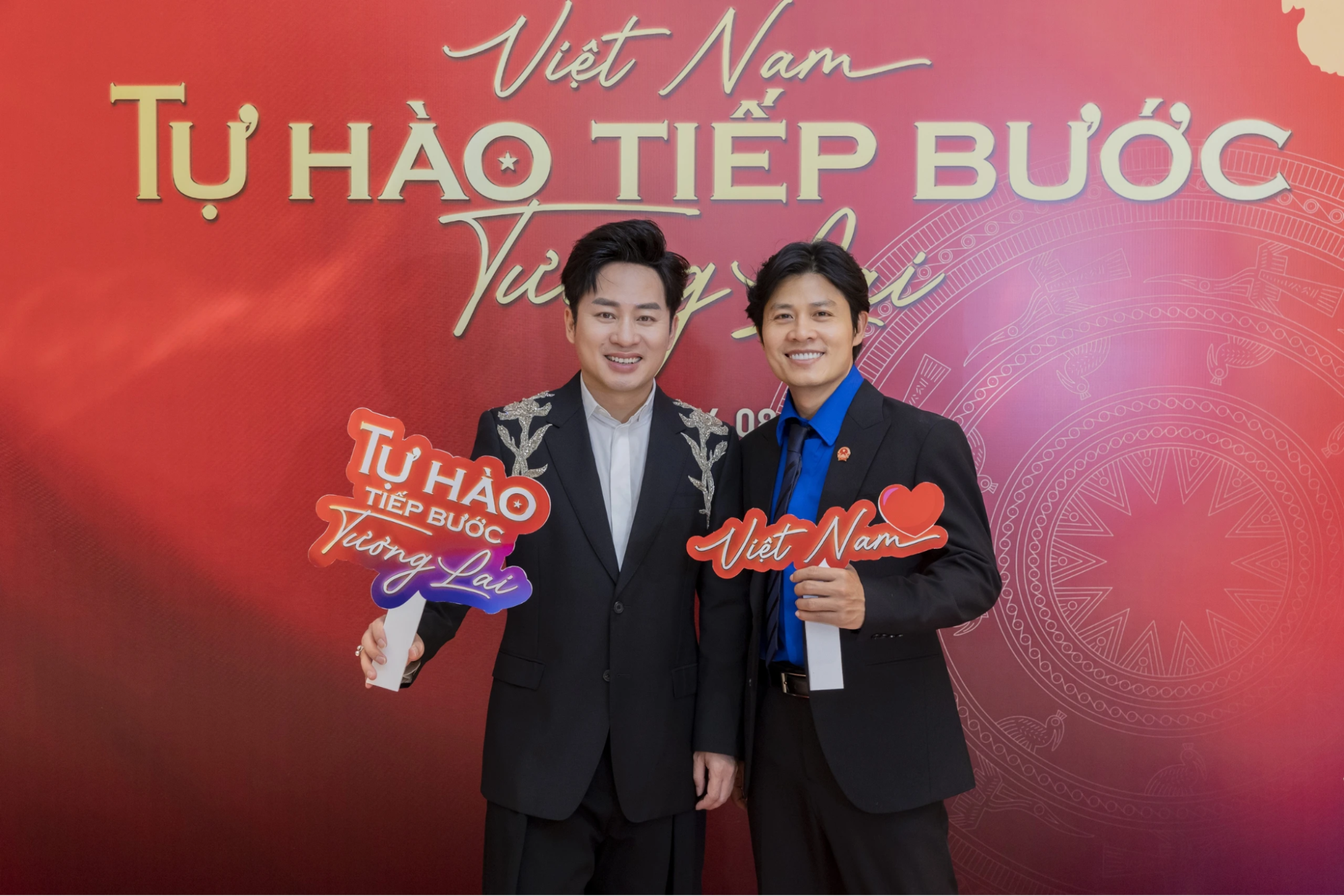 400.000 lượt xem T&ugrave;ng Dương m&uacute;a l&acirc;n cạnh C&ocirc;ng Vinh - Ảnh 7.