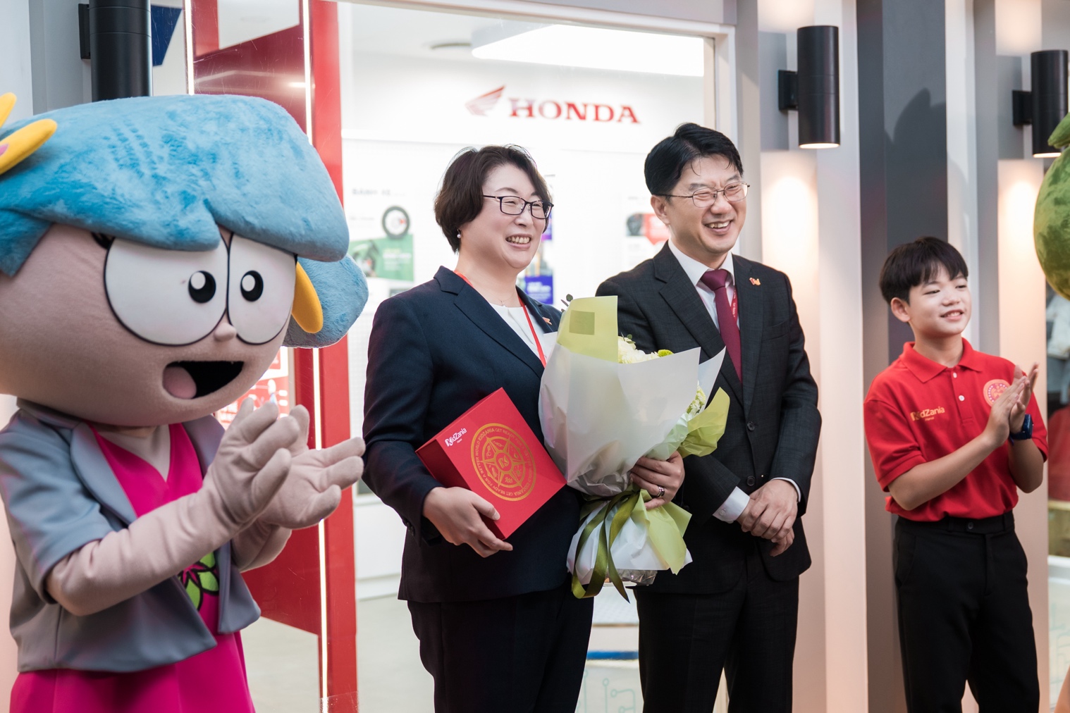 Honda Việt Nam hợp t&aacute;c với KidZania H&agrave; Nội ra mắt s&acirc;n chơi trải nghiệm &ldquo;Trung t&acirc;m C&ocirc;ng nghệ Xe m&aacute;y điện Honda&rdquo; d&agrave;nh cho trẻ em - Ảnh 1.