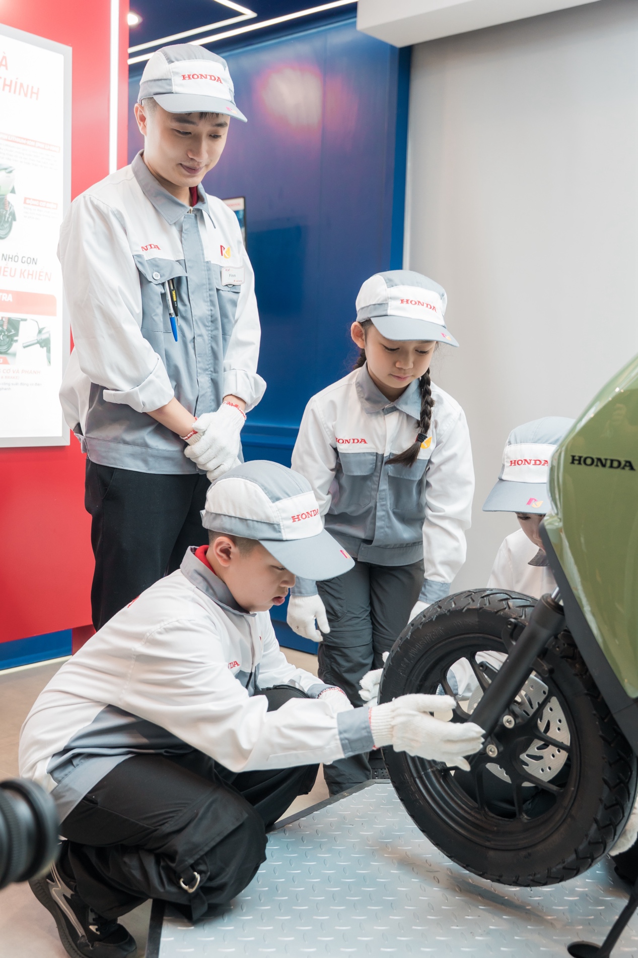 Honda Việt Nam hợp t&aacute;c với KidZania H&agrave; Nội ra mắt s&acirc;n chơi trải nghiệm &ldquo;Trung t&acirc;m C&ocirc;ng nghệ Xe m&aacute;y điện Honda&rdquo; d&agrave;nh cho trẻ em - Ảnh 4.