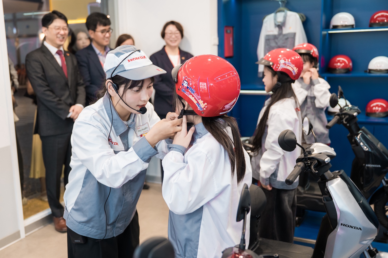 Honda Việt Nam hợp t&aacute;c với KidZania H&agrave; Nội ra mắt s&acirc;n chơi trải nghiệm &ldquo;Trung t&acirc;m C&ocirc;ng nghệ Xe m&aacute;y điện Honda&rdquo; d&agrave;nh cho trẻ em - Ảnh 5.
