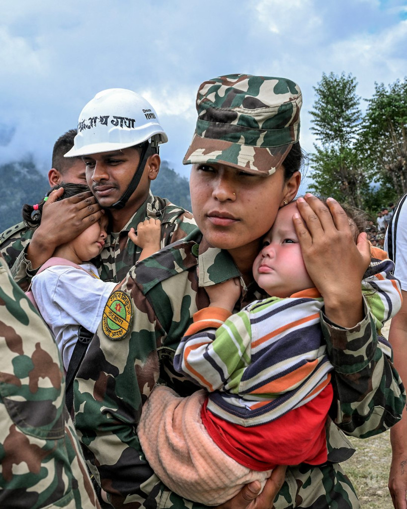 Lũ qu&eacute;t Nepal - Trung Quốc: Số người tử vong tăng l&ecirc;n 469, d&ograve;ng s&ocirc;ng tắc nghẽn do mảnh vụn c&oacute; nguy cơ ngập lụt trở lại - Ảnh 5.