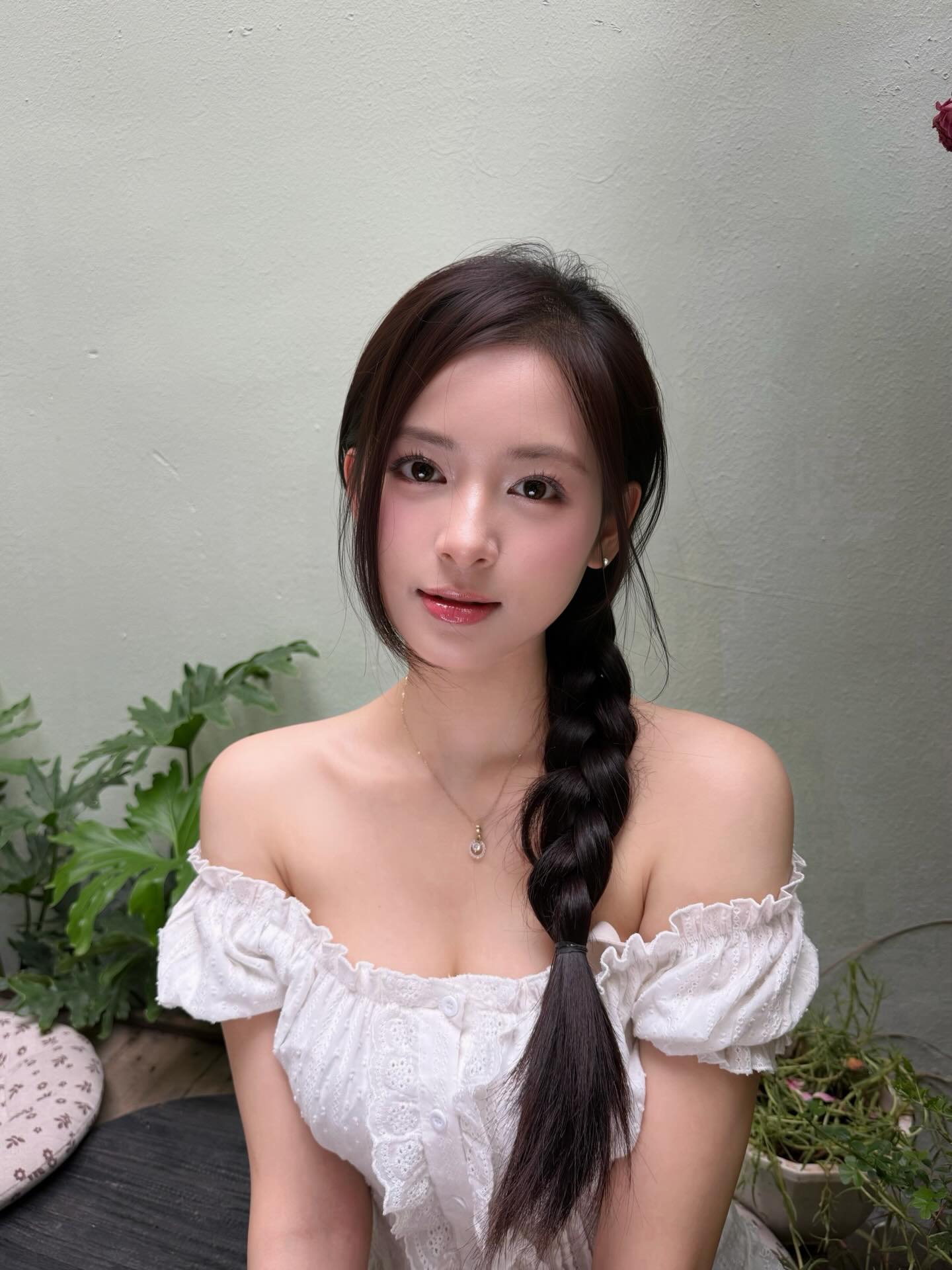 N&agrave;ng thơ Vbiz g&acirc;y sốt v&igrave; giống cả showbiz: Từ Kim Ji Won, Đỗ Thị H&agrave; đến mỹ nh&acirc;n đẹp nhất thế giới- Ảnh 7.