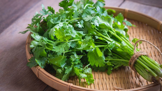 Mỹ nh&acirc;n đẹp nhất thế giới cuồng loại rau chữa mụn v&agrave; chống gi&agrave;, m&oacute;n Việt thường phải cho th&ecirc;m- Ảnh 5.